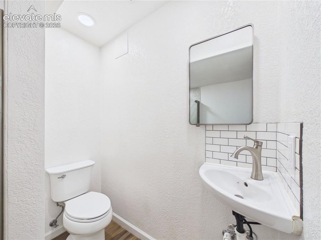 Image 18 of 41: Bathroom