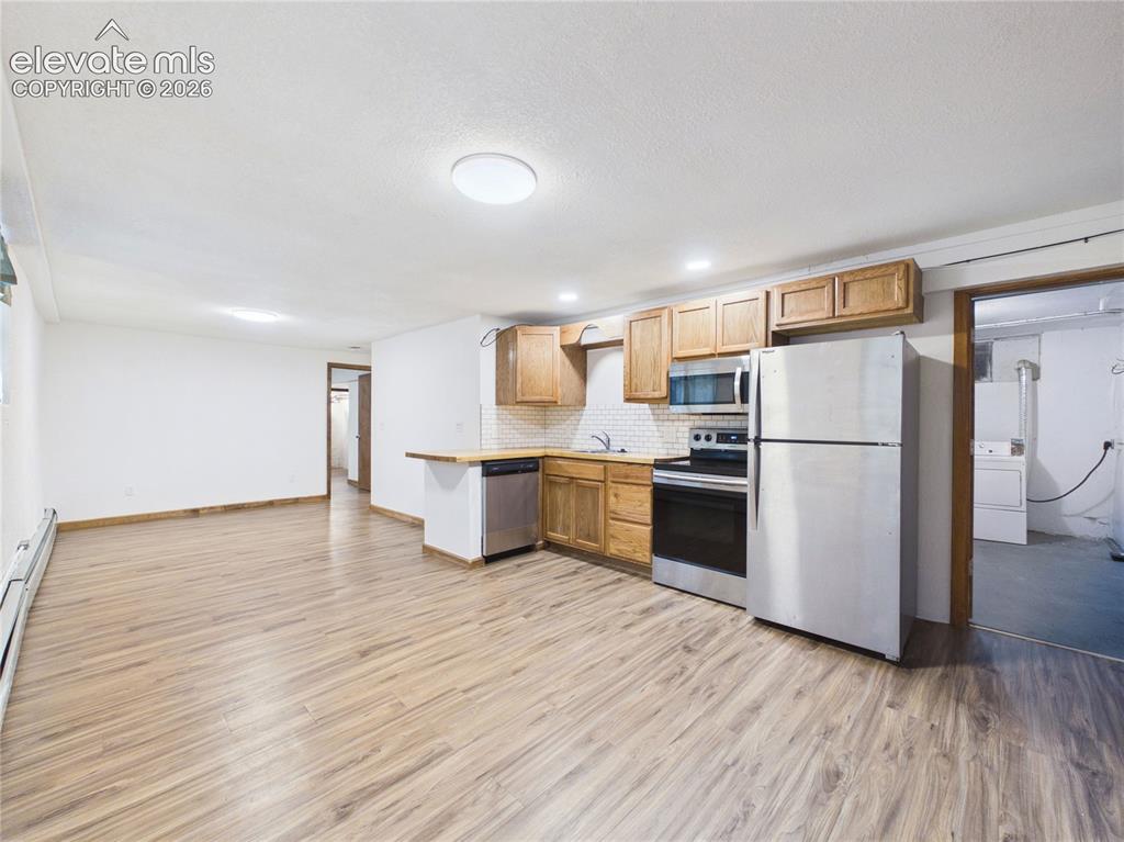 Image 8 of 41: Kitchen