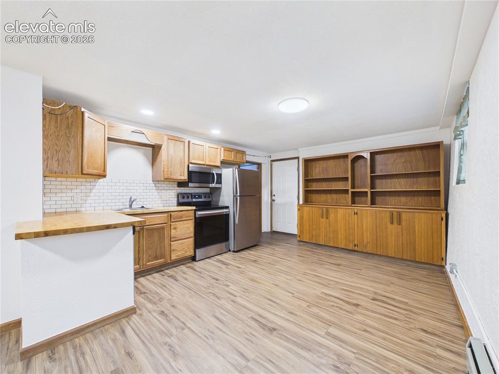 Image 9 of 41: Kitchen