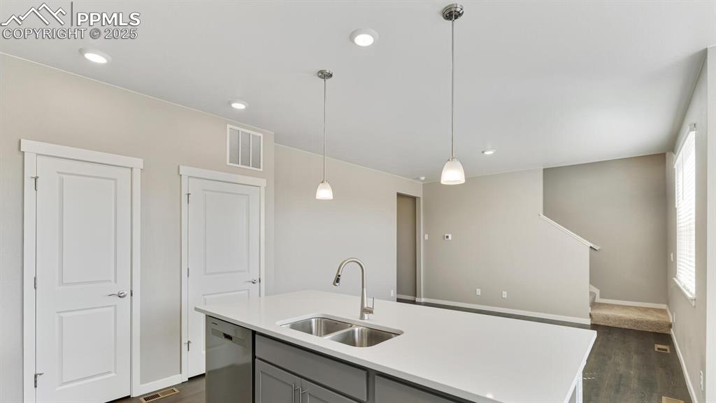 Image 10 of 25: Kitchen