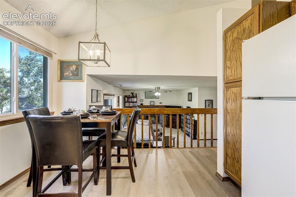 Image 17 of 50: Dining Area