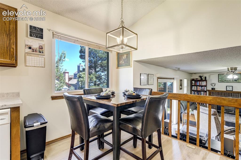 Image 18 of 50: Dining Area