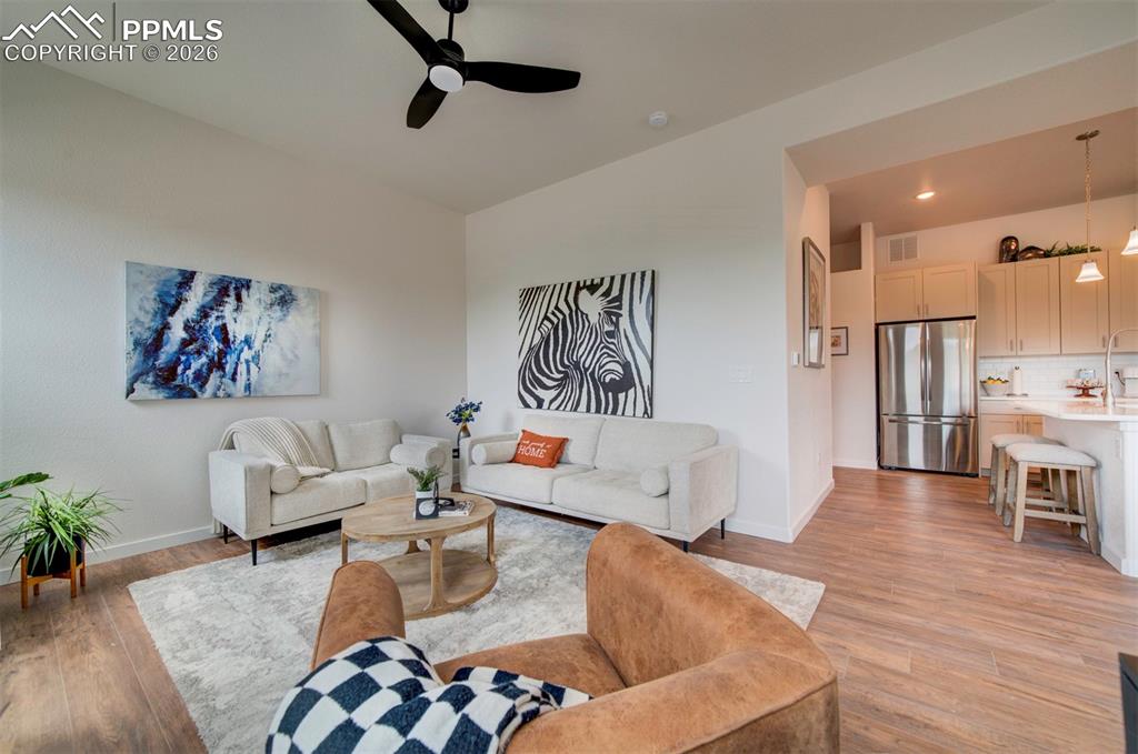 Image 15 of 44: Living Room