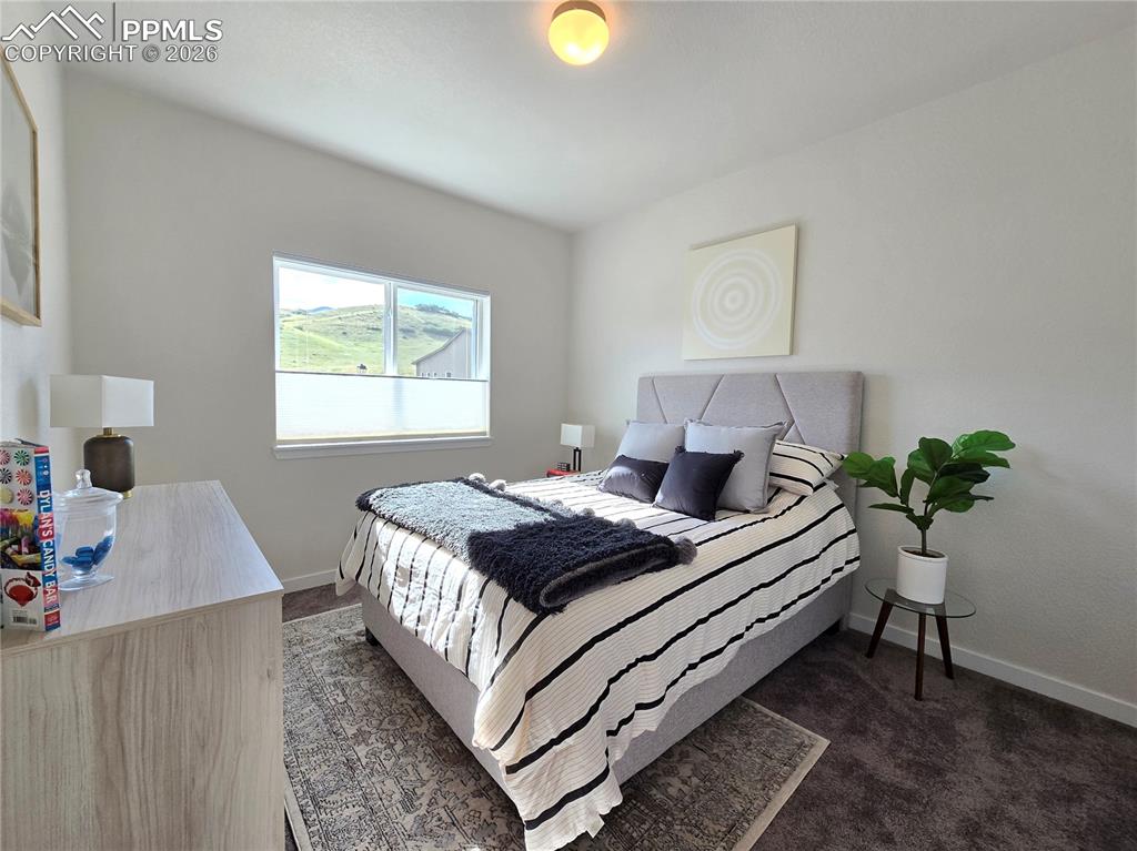 Image 34 of 44: Bedroom