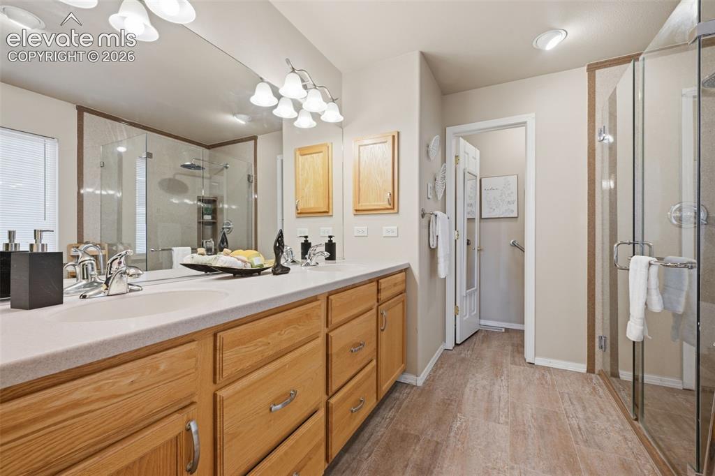 Image 15 of 39: Bathroom