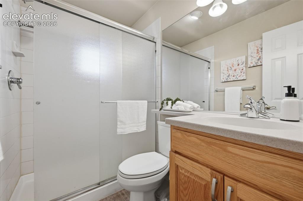 Image 22 of 39: Bathroom