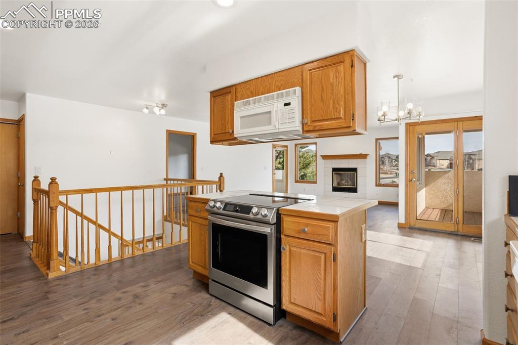 Image 13 of 37: Kitchen