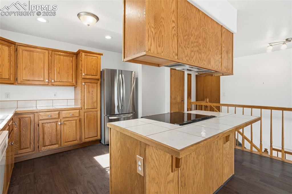 Image 14 of 37: Kitchen