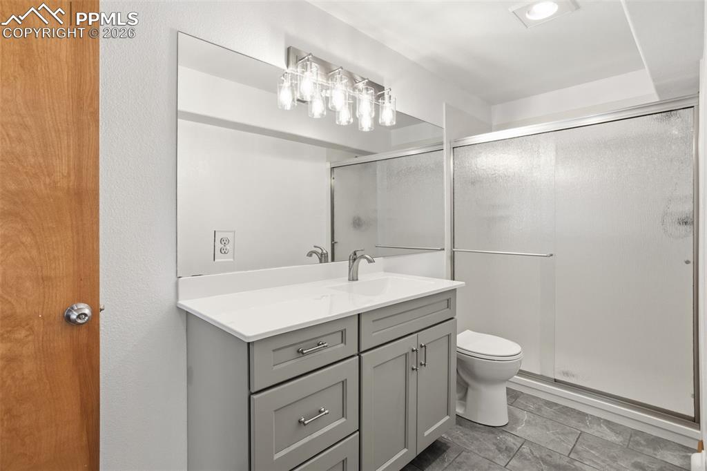 Image 32 of 37: Bathroom