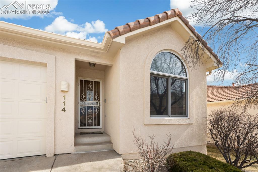 Image 4 of 37: Entry