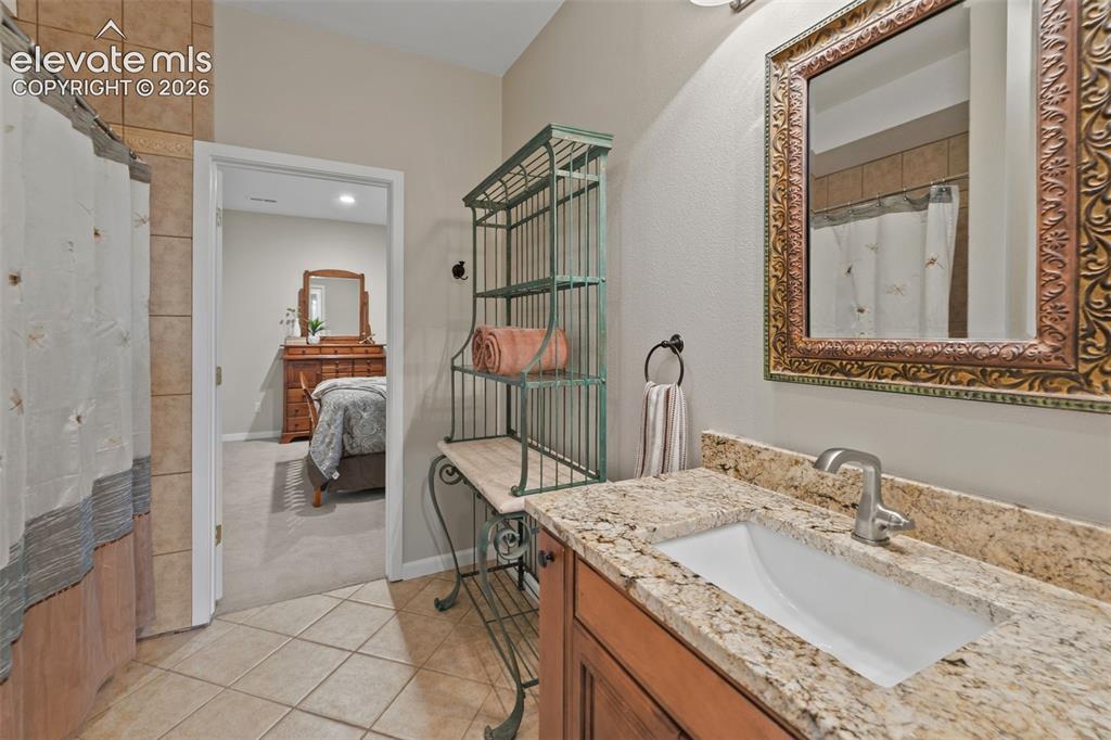 Image 43 of 50: Bathroom