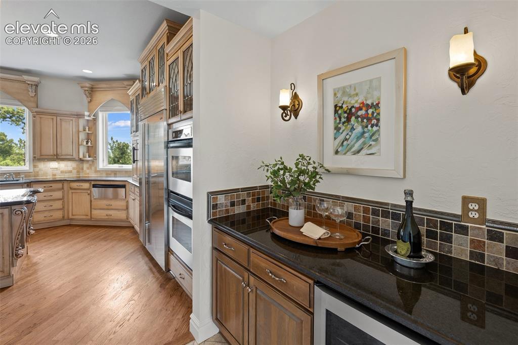 Image 9 of 50: Kitchen