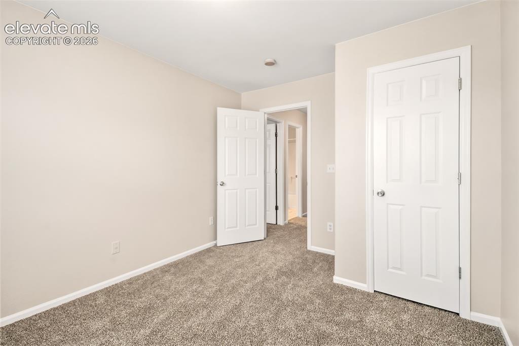 Image 20 of 24: Bedroom