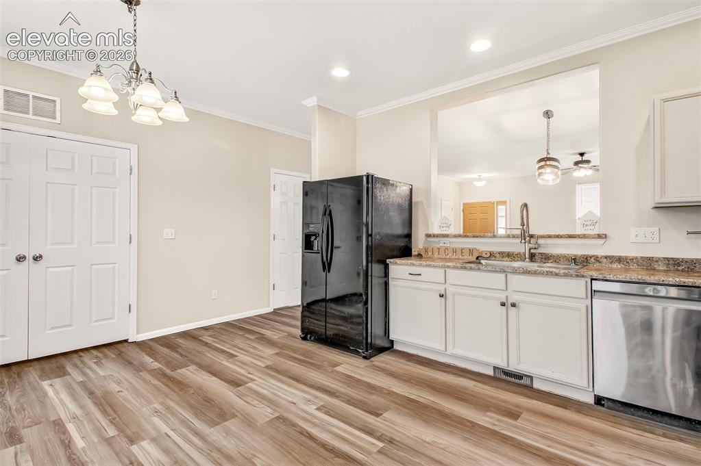Image 8 of 24: Kitchen