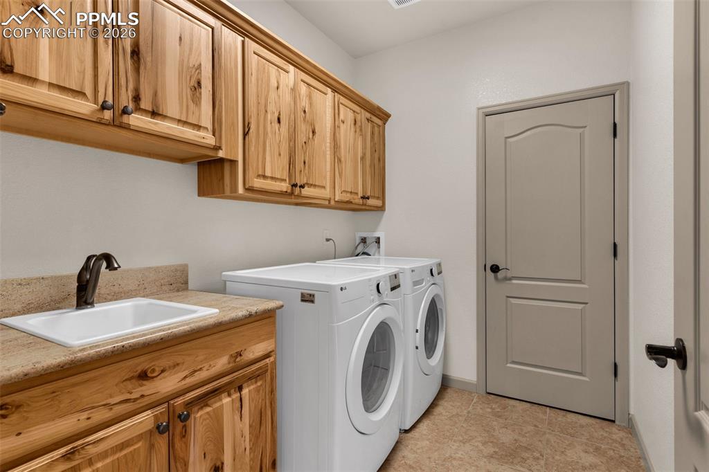 Image 26 of 41: Laundry