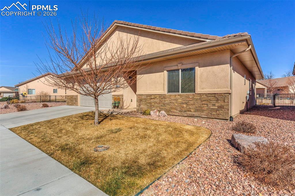 Image 4 of 41: Front of Structure