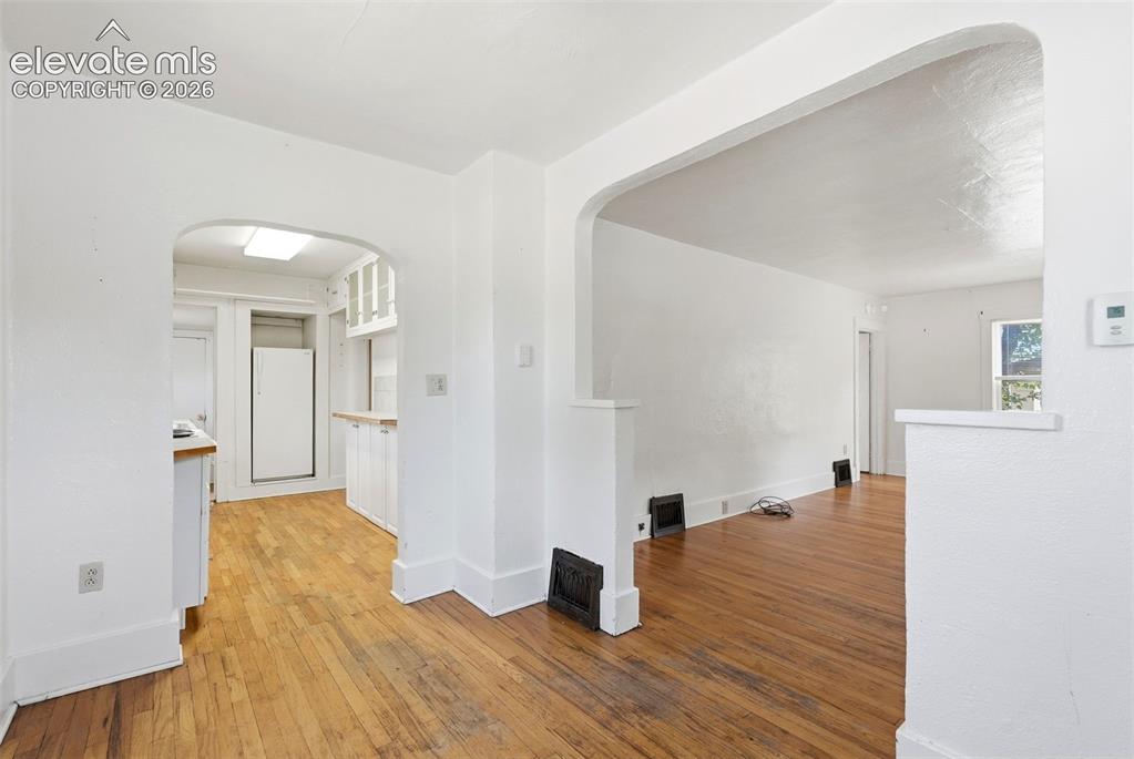 Image 9 of 50: Dining Area