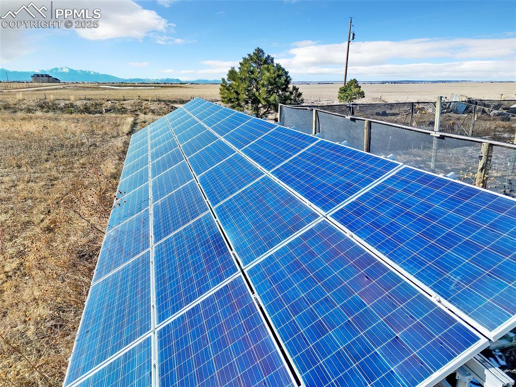 Image 11 of 44: Exterior view