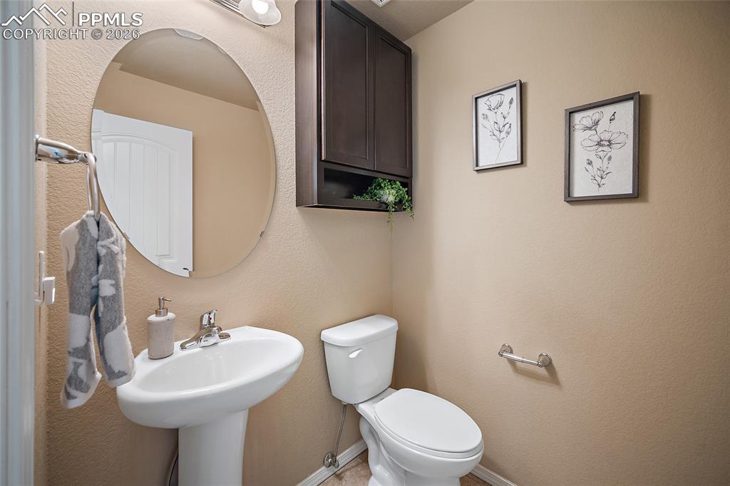 Image 17 of 47: Bathroom