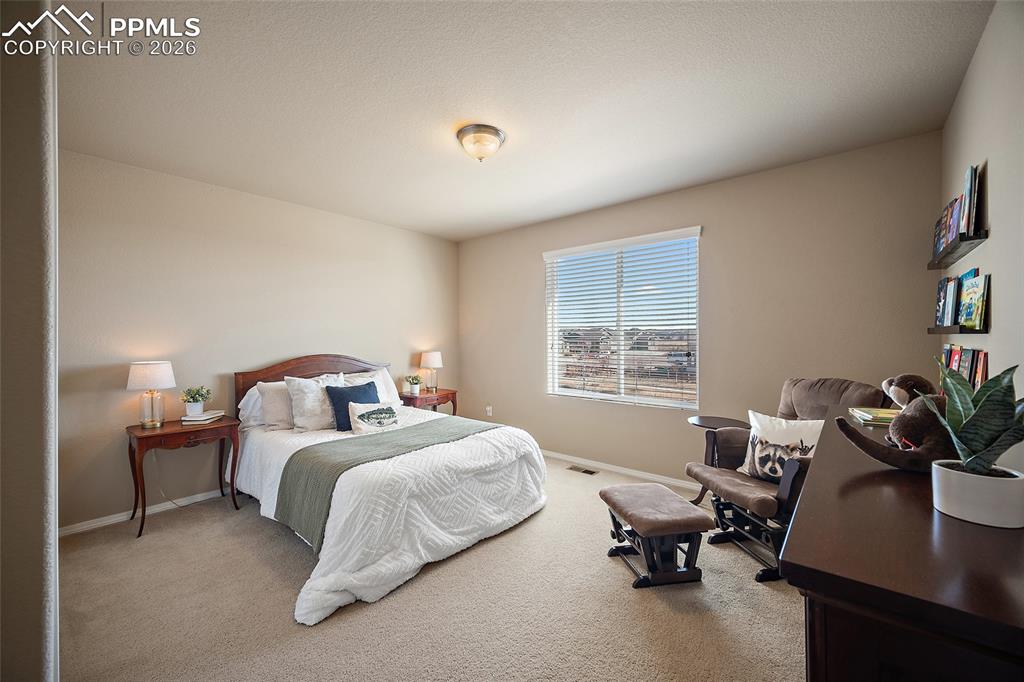 Image 26 of 47: Bedroom