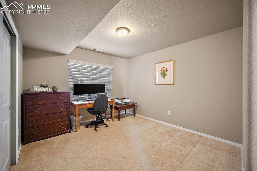 Image 34 of 47: Office