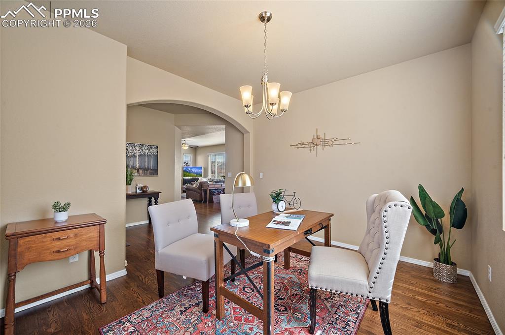 Image 7 of 47: Dining Area