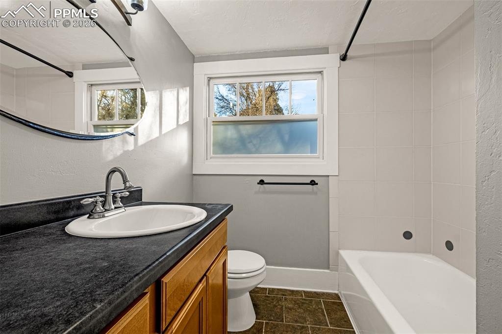 Image 15 of 37: Bathroom