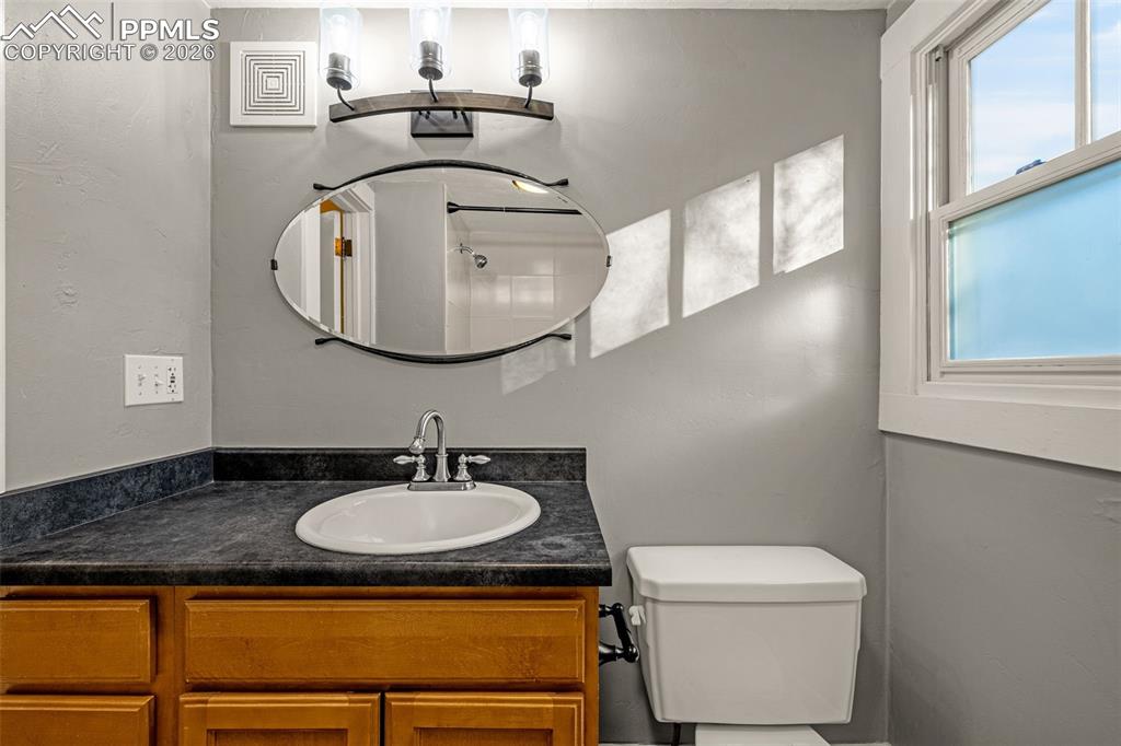 Image 16 of 37: Bathroom