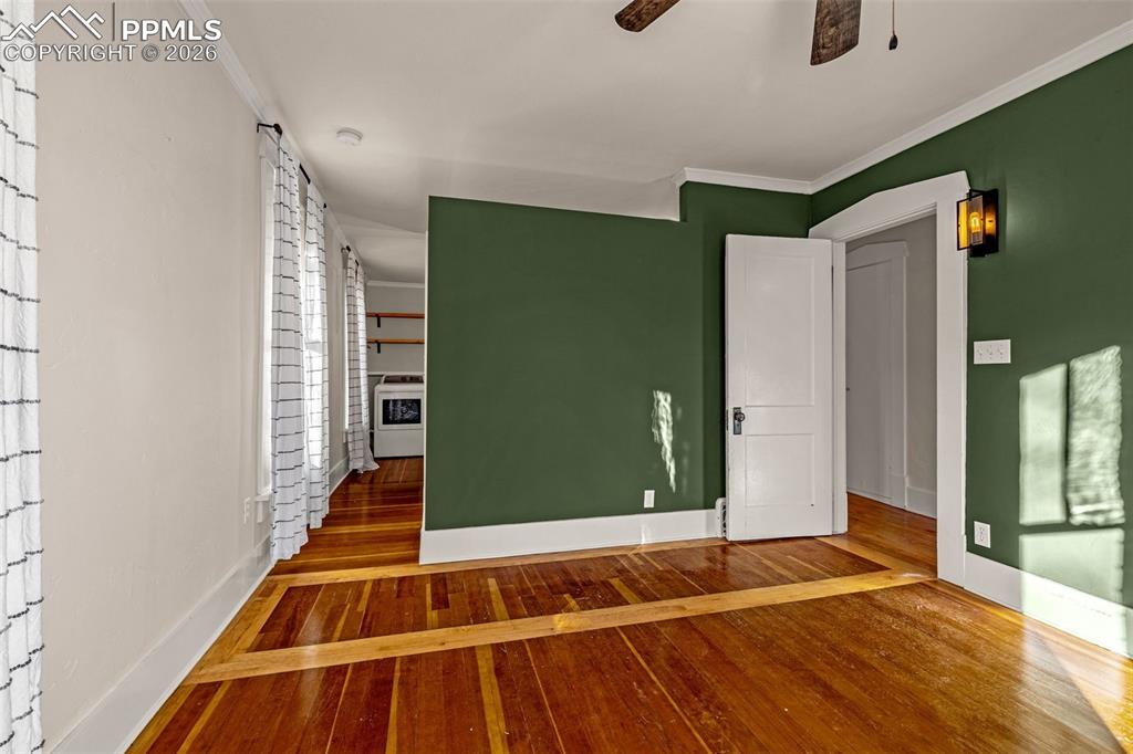 Image 18 of 37: Bedroom