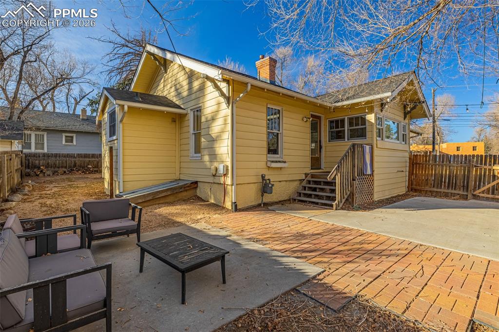 Image 26 of 37: Back of Structure