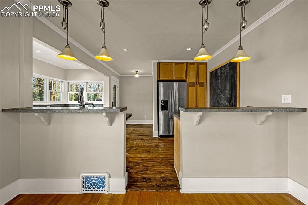 Image 7 of 37: Kitchen