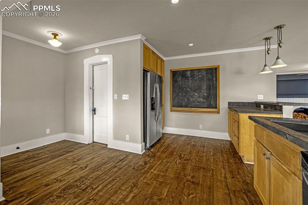 Image 9 of 37: Kitchen