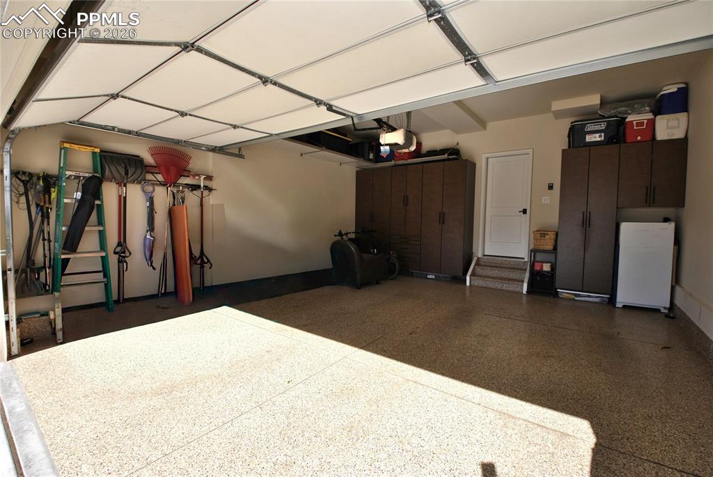 Image 17 of 35: Garage