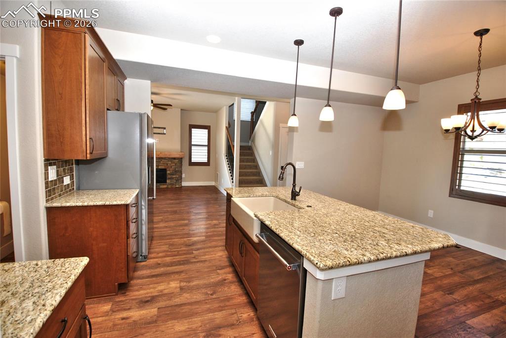 Image 27 of 35: Kitchen