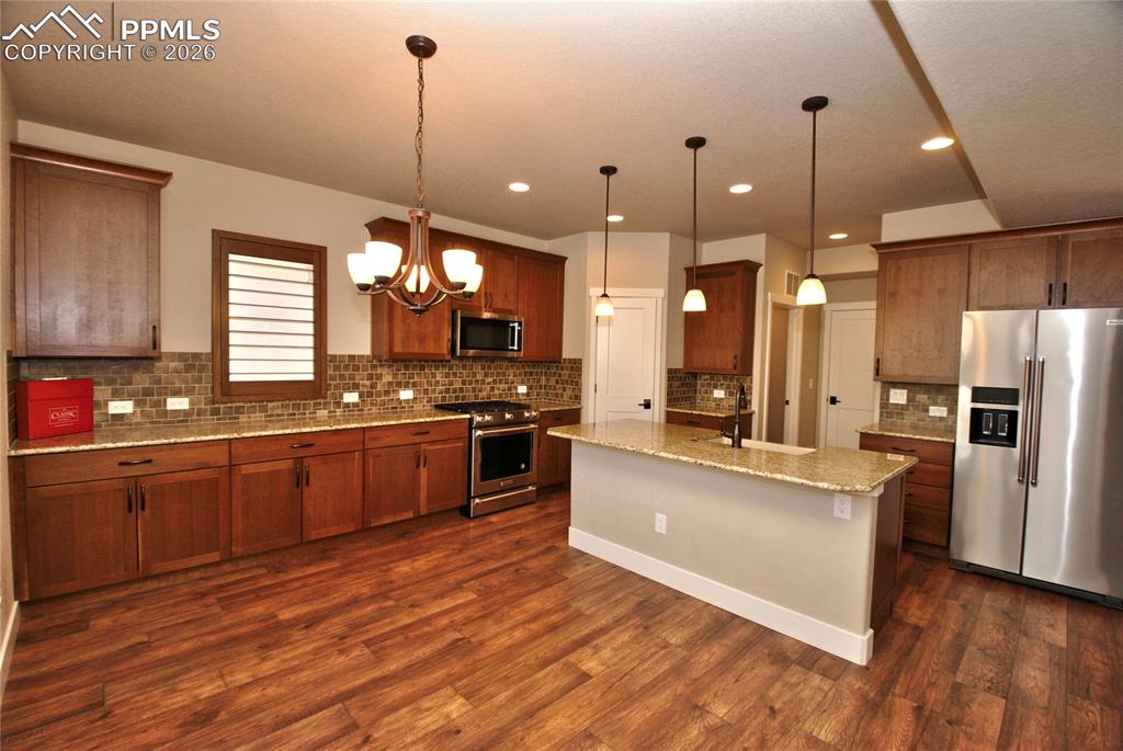 Image 28 of 35: Kitchen