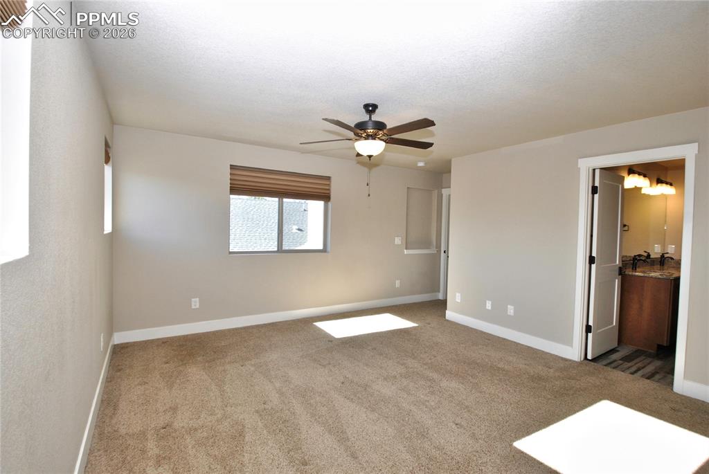 Image 35 of 35: Bedroom