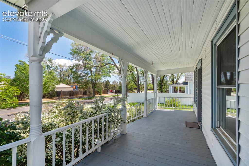 Image 4 of 38: 1230 Glen Upstairs Lease