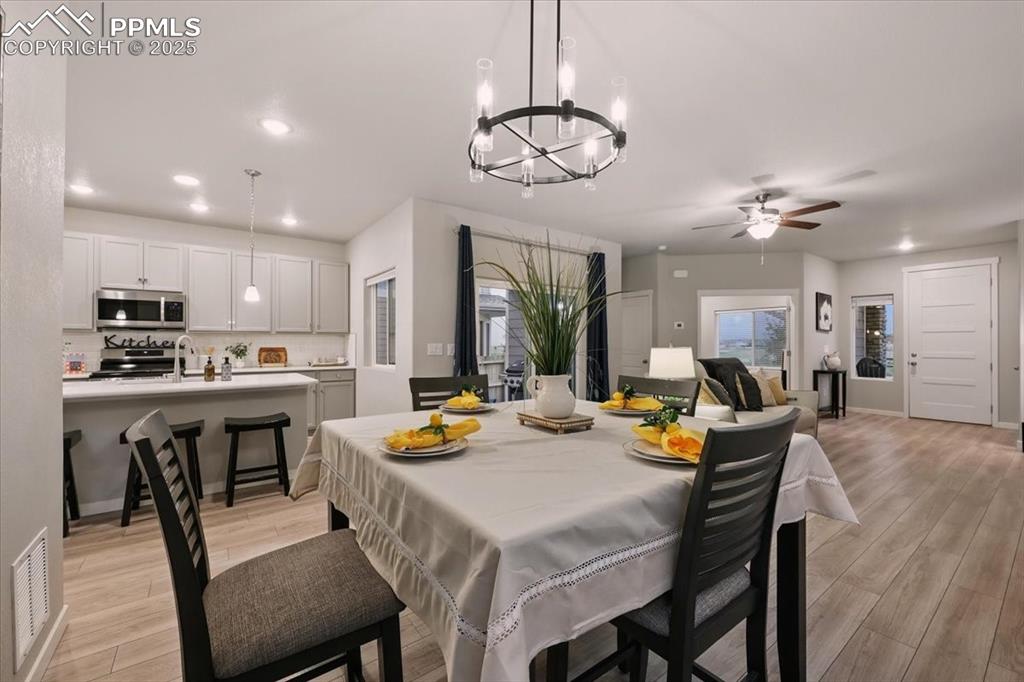 Image 10 of 38: Dining Area