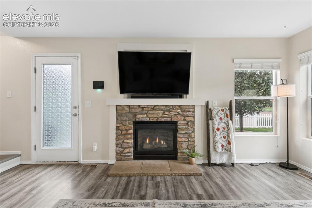 Image 9 of 31: Living Room