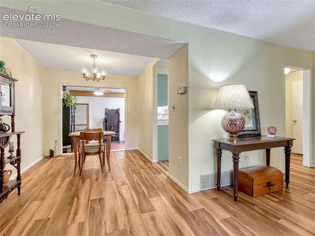 Image 11 of 47: Dining Area