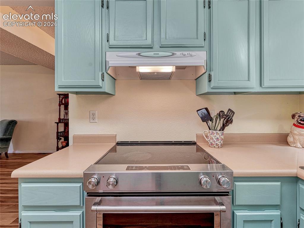 Image 18 of 47: Kitchen