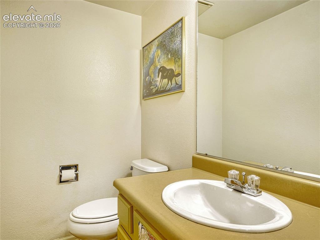 Image 19 of 47: Bathroom