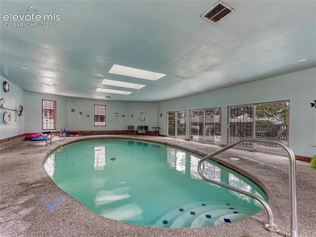 Image 41 of 47: Pool