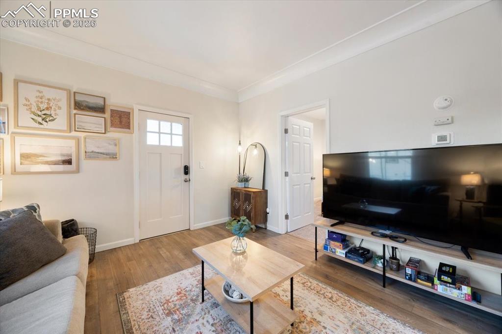 Image 23 of 48: Living Room