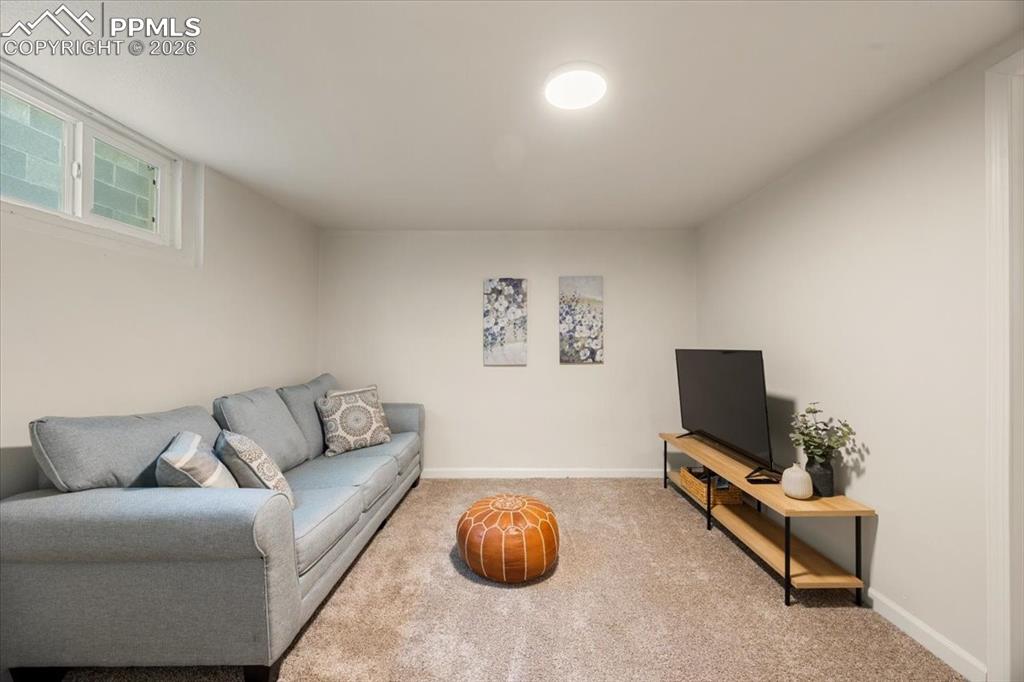 Image 28 of 48: Family Room