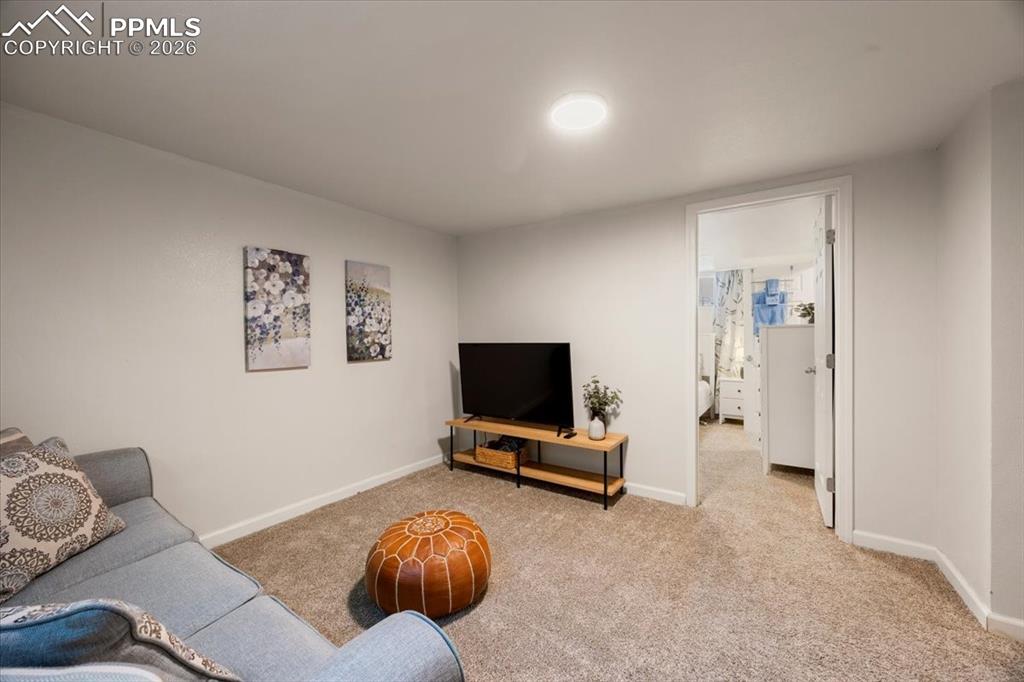 Image 29 of 48: Family Room