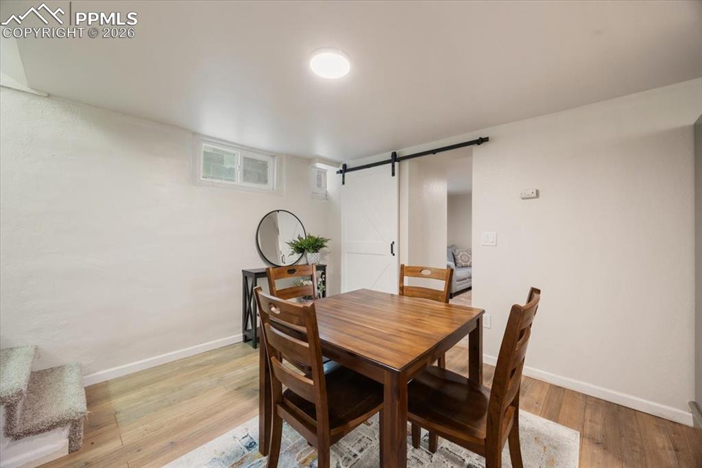 Image 31 of 48: Dining Area