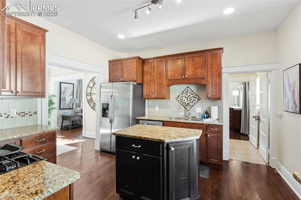 Image 11 of 34: Kitchen