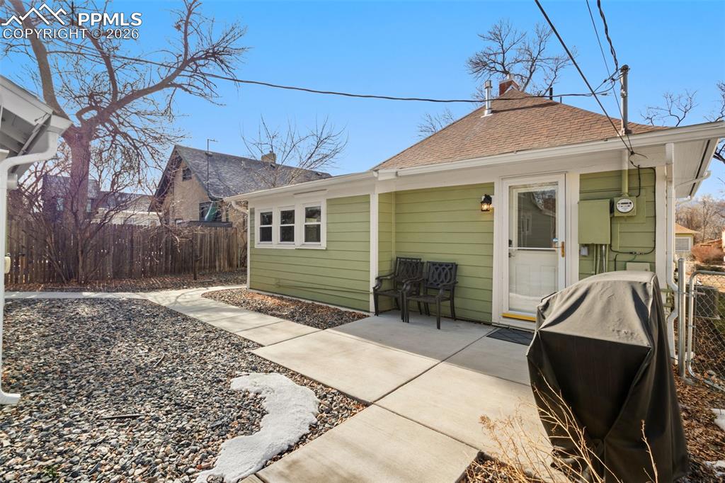 Image 20 of 34: Back of Structure