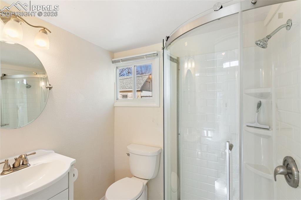 Image 27 of 34: Bathroom